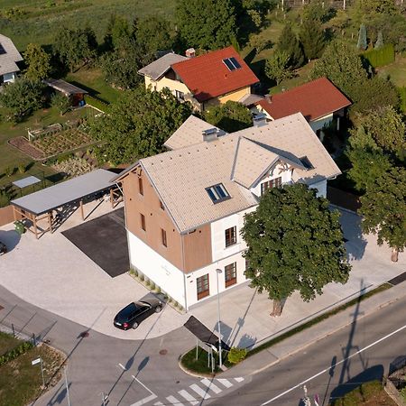 Kalan Boutique Stay Zirovnica Bagian luar foto
